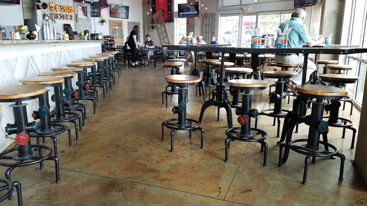 Toss Pizza Pub
